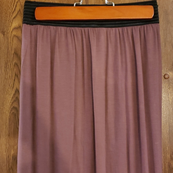 Aritzia Wilfred Bubble Hem Maxi Skirt - Picture 2 of 4